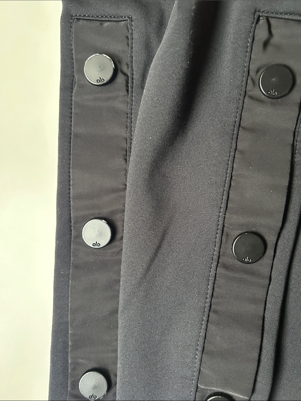 ALO Yoga Black Active Snap-Detail Leggings size Medium - Picture 5 of 6